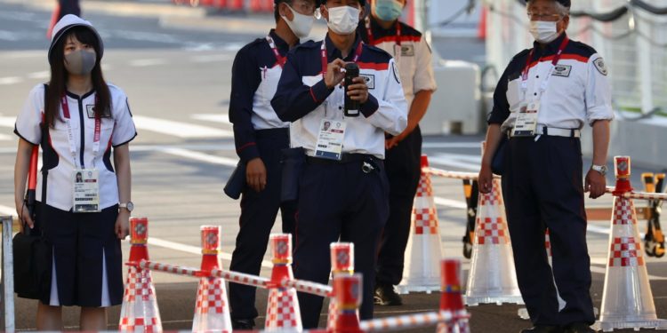 Koronavirusi kërcënon Olimpiadën në Tokyo, me dhjetëra sportistë në karantinë