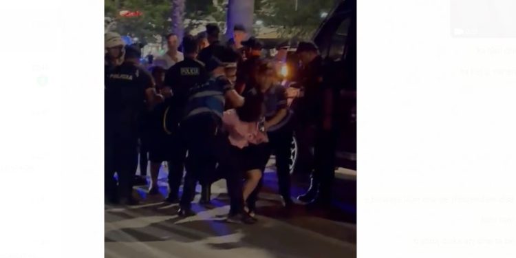 VIDEO/ Shihni ç’ndodh në Vlorë, policia shoqëron pronaren e një lokali që kundërshtoi të ulte muzikën pas orës 22:00