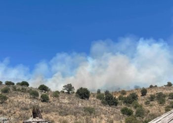 Përfshihet nga zjarri kodra në Gjirin e Hartës në Ksamil