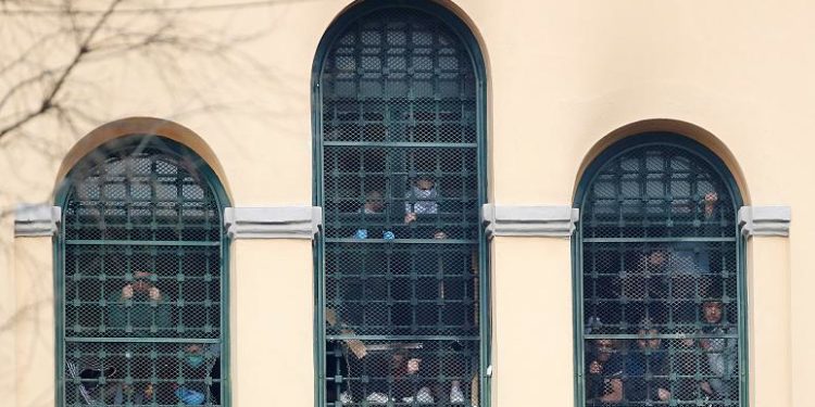 Dhunë ndaj të dënuarve, pezullohen 52 policë në Itali