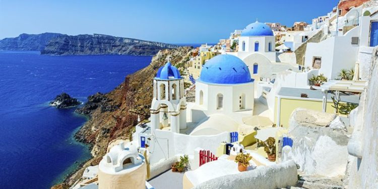 Gazetari jep paralajmërimin nga Athina: Mos u nisni për pushime në Greqi nëse s’keni bërë vaksinën