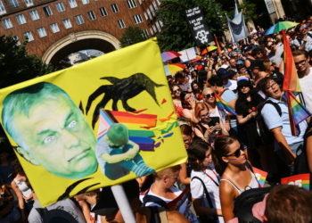 Parada e komunitetit LGTBI kthehet në protestë kundër qeverisë së Orban