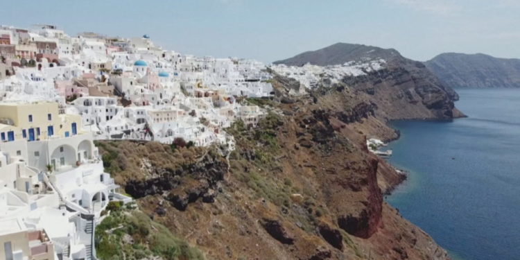 Zona me rrezik të lartë infektimi, BE paralajmëron kundër udhëtimeve në ishujt grekë