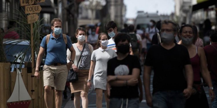 Rriten frikshëm rastet e reja me Covid në Greqi