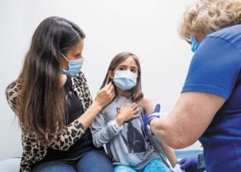 Eksperti: Adoleshentët duhet të vaksinohen, edhe ata janë në rrezik