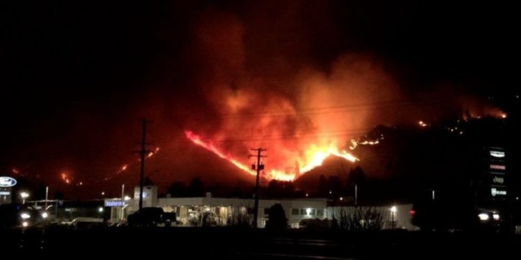 Valë nxehtësie në Kanada, rrufeja shkakton qindra zjarre në British Columbia