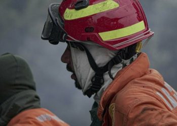 Zjarri masiv në Sardegna të Italisë nuk kursen asgjë