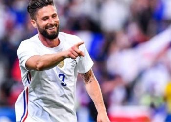 Detajet e kontratës, Giroud zbarkon nesër në Milano