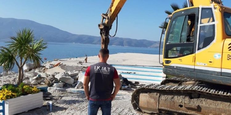 Lejoi ndërtimin e objekteve pa leje, arrestohet punonjësi i IKMT-së në Himarë