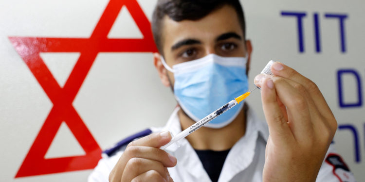 Delta zbeh mbrojtjen imunitare, Izraeli bëhet gati të aplikojë dozën e tretë të Pfizer