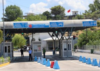 Ndalohet në Kakavijë gruaja me 20 mijë euro, nuk i kishte deklaruar në kufi (FOTO)