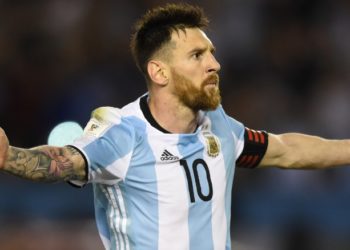 Messi dhuron spektakël, Argjentina kalon në gjysmëfinale