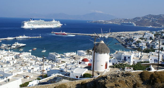 U nisën të grabisnin vilën luksoze në Mykonos, dy hajdutët shqiptarë përplasen me policinë greke