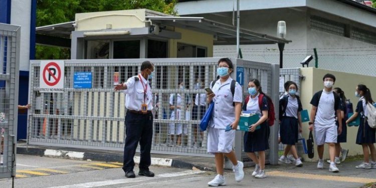 Tronditëse/ 16-vjeçari vret 13-vjeçarin me sopatë në tualetet e shkollës