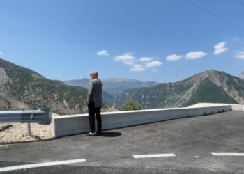 Rama inspekton rrugën e re: Pranverën e ardhshme Tepelena dhe Përmeti do të lidhen me bregdetin përmes një pjese të pa eksploruar të Shqipërisë (VIDEO)