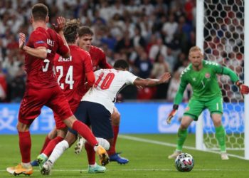 Itali-Angli, Stones: Ne duam fitoren. Sterling? Ja pse ishte penallti