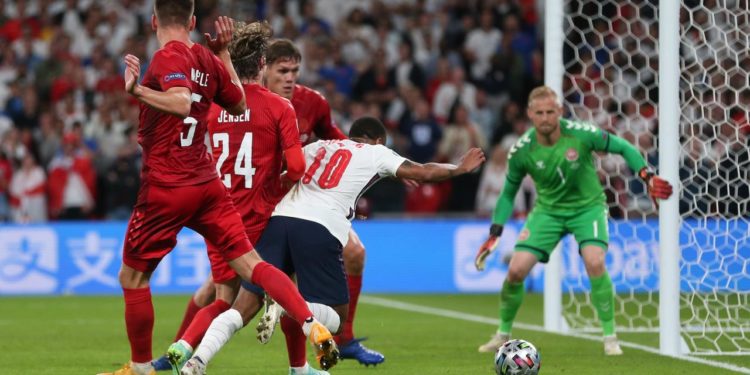 Itali-Angli, Stones: Ne duam fitoren. Sterling? Ja pse ishte penallti