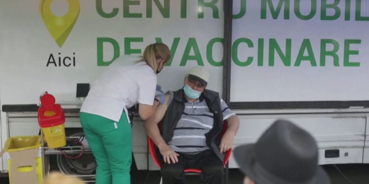 Vaksinimi në Bashkimin Europian/ Von der Leyen: 70% e të rriturve janë vaksinuar