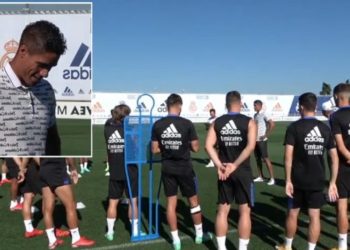 Varane mes emocioneve i jep lamtumirën shokëve