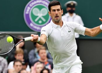 Djokovic fiton Wimbledon dhe barazon rekordin e Federer dhe Nadal