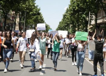 Peticioni i maturantëve: Duan mosnjohjen e rezultateve të matematikës, në konsideratë të jetë mesatarja e gjimnazit