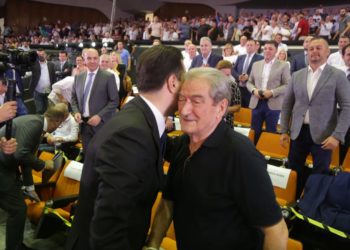 “O Sali o hero, Shqipëria ty të do”, Berisha “ndez” Kuvendin e PD-së (FOTO)