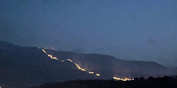 Zjarri nuk ndalet prej 4 ditësh, shihni ç’ndodh në Karaburun (FOTO)
