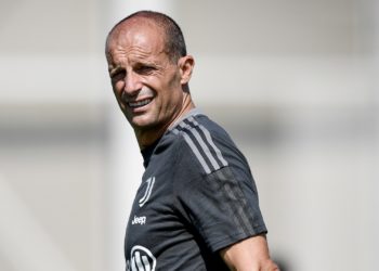 Allegri e nis me “dorezë hekuri” aventurën bardhezi: përjashton nga miqësorja tre lojtarë. Motivi
