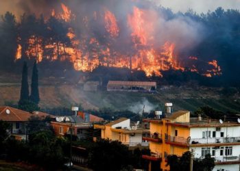 Temperaturat përvëluese në Ballkan/ Vala më e madhe e të nxehtit regjistruar prej dekadash, Turqia dhe Greqia të gjunjëzuara nga zjarret