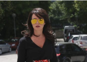 Mblidhen demokratët: Grida si supermodele, Basha nuk e heq telefonin nga veshi (FOTO)