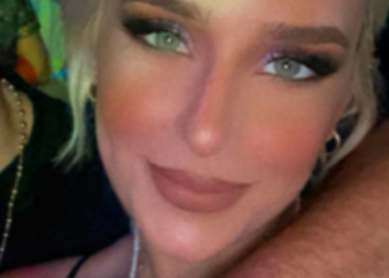 Tea pozon me të dashurin, poston foto në rrjetet sociale