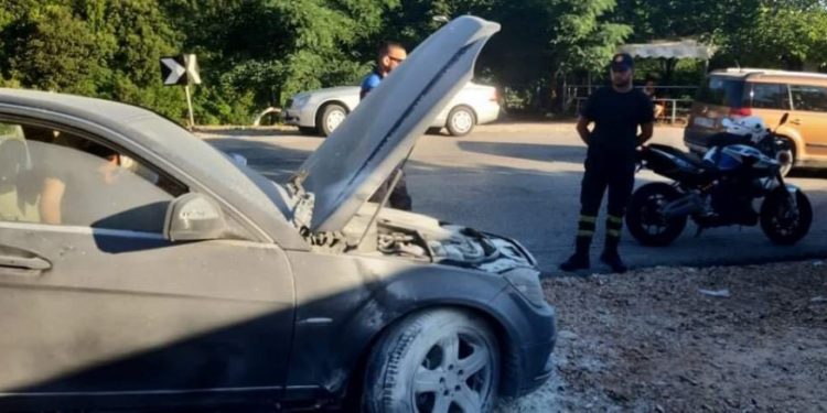 Merr flakë papritur ‘Benzi’ në rrugën Muzinë-Gjirokastër (FOTO)