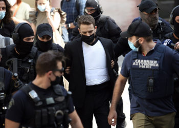 Thellohen hetimet për ngjarjen që shokoi Greqinë, zbulohet një pistë tjetër përse piloti ‘hoqi qafe’ gruan. Dyshohet se ajo kishte mësuar…