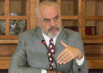 Rama ‘telendis’ drejtorët e policisë: Pronarët e lokaleve që nuk zbatojnë orën policore janë tutorët tuaj, ju tërheqin prej hunde për aktivitetin e tyre të paligjshëm