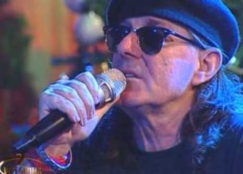 Po këndonte në koncert, Aleksandër Gjoka ndihet keq në skenë, dërgohet me urgjencë në spital