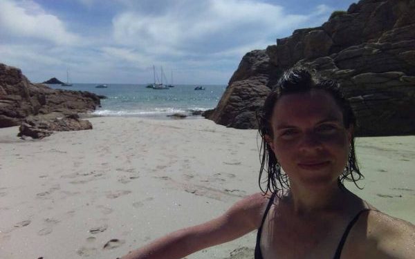 E shpallur e zhdukur prej ditësh, gjendet e vdekur turistja franceze në Greqi