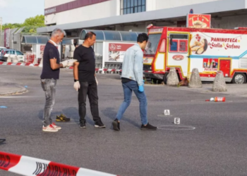 E rrahën barbarisht në parking, ndërron jetë shqiptari në Itali