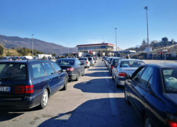 Radhë kilometrike në Kakavijë, pala greke pezullon punën pa arsye (FOTO)