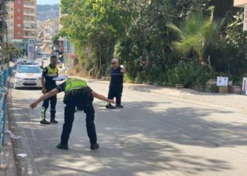 Aksident në hyrje të Sarandës, turku dhe shqiptari bëjnë sherr pas përplasjes së makinave (FOTO)