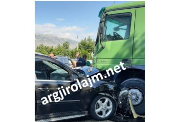 Dy fuoristradat përplasen me betonieren, pamje të tjera nga aksidenti në Dropull (VIDEO)