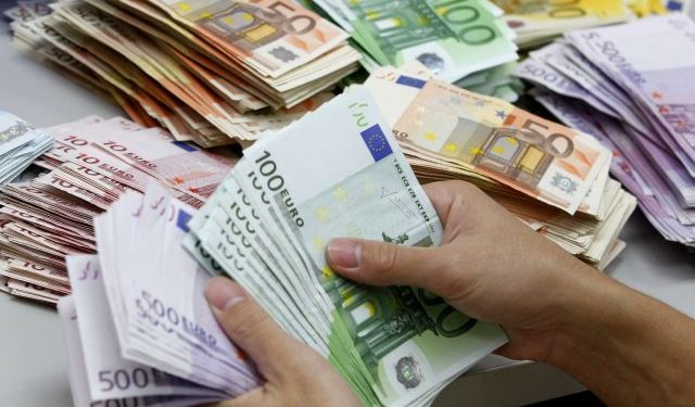 Gruaja fiton 33 milion euro në lotari dhe harron biletën në çantë