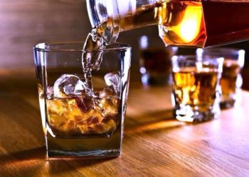 Befasojnë rezultatet e studimit të ri: Pirja e alkoolit i bën mirë zemrës