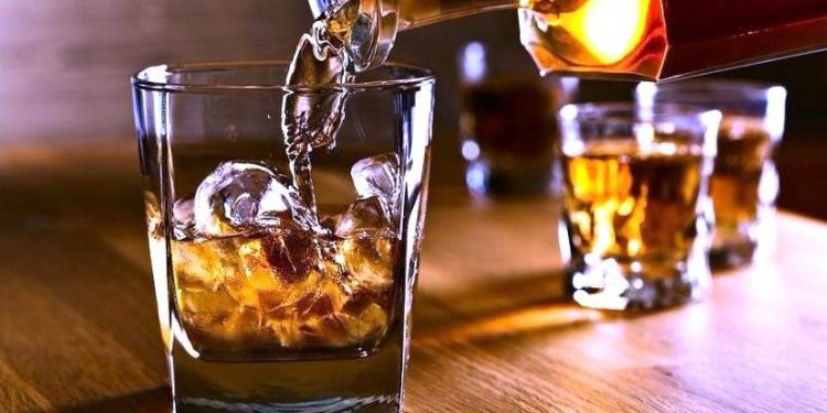 Befasojnë rezultatet e studimit të ri: Pirja e alkoolit i bën mirë zemrës