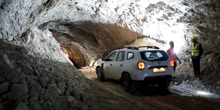Lajm i mirë, hapet tuneli i Skërficës, rruga Kardhiq-Delvinë shkurton distancën drejt Sarandës (VIDEO)