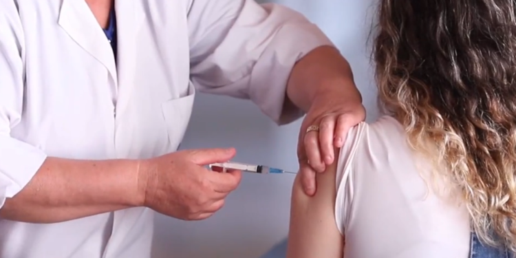 Sërish ditë të hapura të vaksinimit, nga e hëna mund të vaksinohen të gjithë qytetarët mbi 18 vjeç