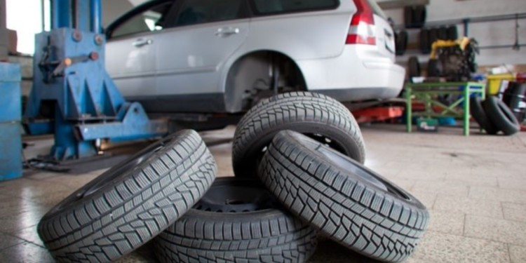 Plas goma e kamionit, ndërron jetë tragjikisht 20-vjeçari