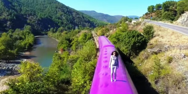 Treni i fundit i Elvana Gjatës dhe rruga e humbur drejt Europës