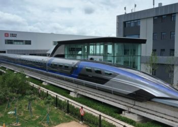 Kina debuton në trenin më të shpejtë në botë