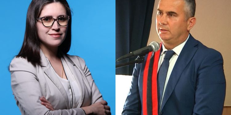 Denoncimi: Gruaja e kryetarit të bashkisë Divjakë përfitoi para nga AZHBR për fermën e verës, punëtorët e bashkisë punojnë te sarajet e kryetarit