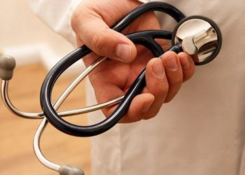 Ndodh në Shqipëri, nëna e re shkon për konsultë, infermieri ‘hamshor’ i nxjerr….